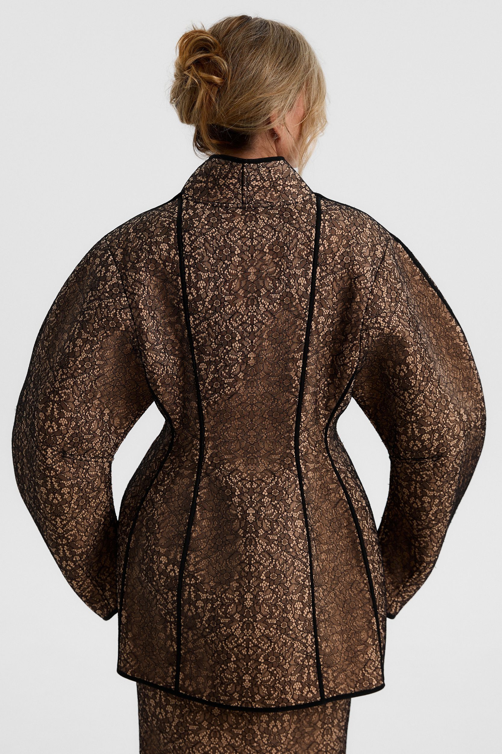 Жакет LACE VOLUME